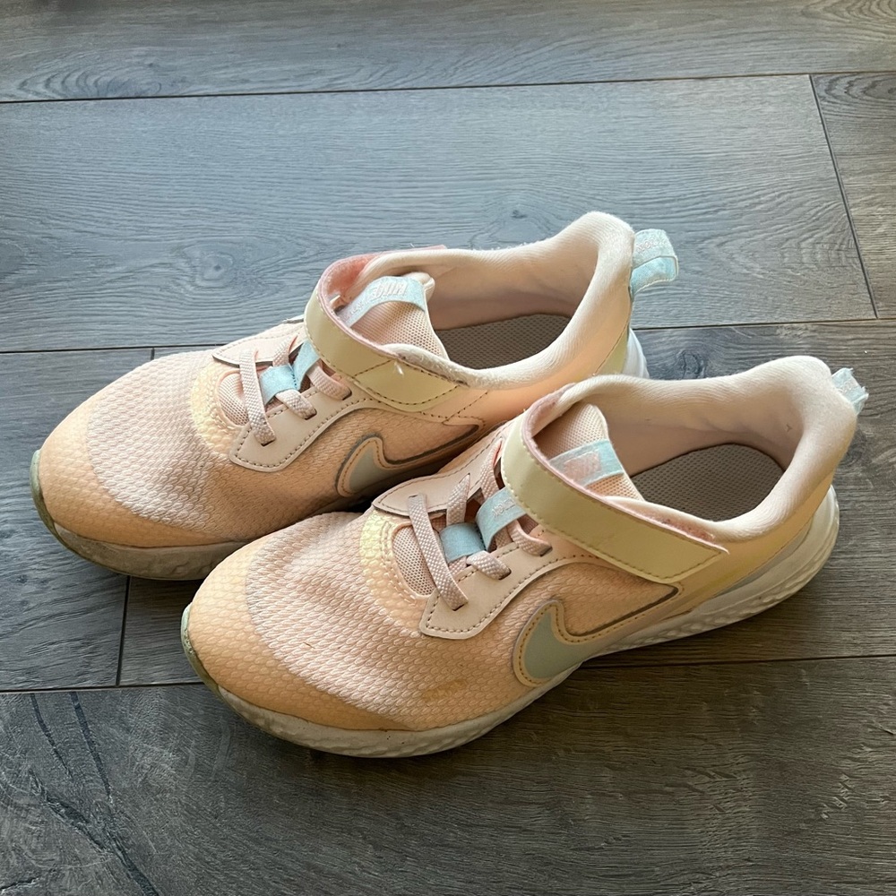 NIKE | Girls running gym shoes
